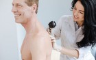 Kostenlos aber nicht umsonst: Screening zur Hautkrebs-Früherkennung